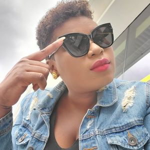 Meet your Posher, Claudine